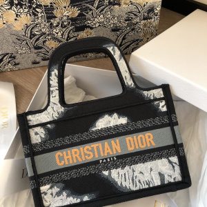 Diro Mini Book Tote-23*17*7CM - Image 1