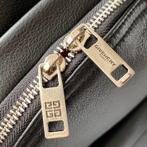 Gienvchy Backpack-28x40x15CM - Image 9