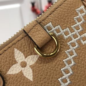 Louis Vuitton Easy Pouch On Strap-19×11.5x3CM - Image 3