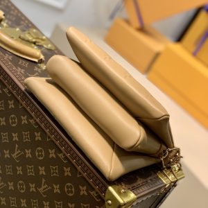 Louis Vuitton Coussin BB Bag-20*16*12 CM - Image 3
