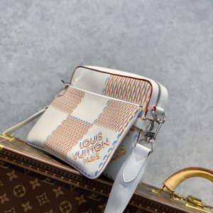 Louis VuittonTrio Handbag-25*18.5*7CM - Image 2