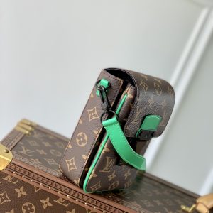 Louis Vuitton S-Lock Vertical Wearable Handbag-12*19*7CM - Image 3