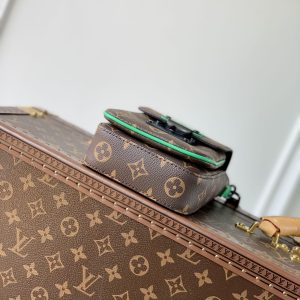Louis Vuitton S-Lock Vertical Wearable Handbag-12*19*7CM - Image 2