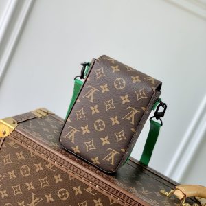 Louis Vuitton S-Lock Vertical Wearable Handbag-12*19*7CM - Image 4
