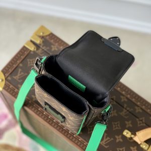 Louis Vuitton S-Lock Vertical Wearable Handbag-12*19*7CM - Image 5