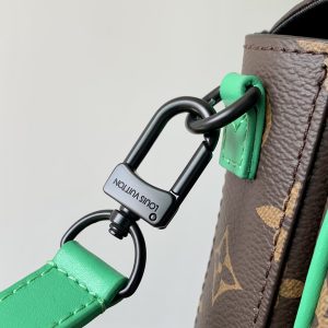 Louis Vuitton S-Lock Vertical Wearable Handbag-12*19*7CM - Image 7