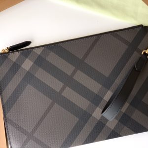 Burberry Wallet-30 x 20 CM - Image 3