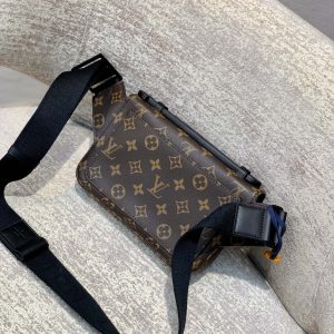 Louis Vuitton S Lock Sling -21*15*4CM - Image 8