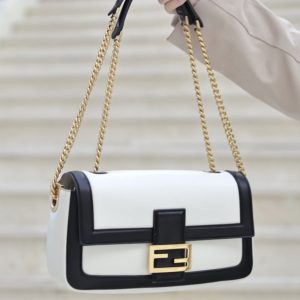 Fendi Medium Baguette Bag-26x15x4CM - Image 3