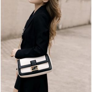 Fendi Medium Baguette Bag-26x15x4CM - Image 9
