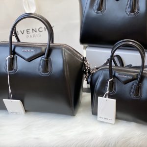 Gienvchy Antigona Tote - Image 9