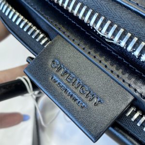 Gienvchy Antigona Tote - Image 3