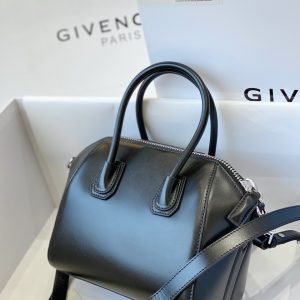 Gienvchy Antigona Tote - Image 4