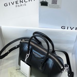 Gienvchy Antigona Tote - Image 5