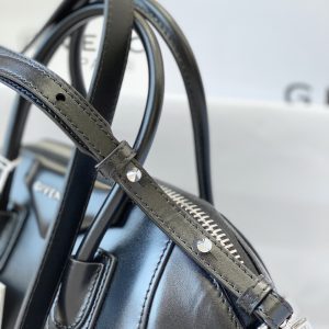 Gienvchy Antigona Tote - Image 11