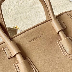 Gienvchy Antigona Sport -22*5*18CM - Image 6