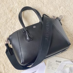Gienvchy Antigona Sport -22*5*18CM - Image 3