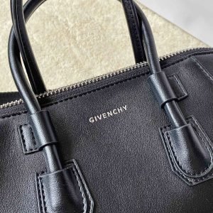 Gienvchy Antigona Sport -22*5*18CM - Image 5