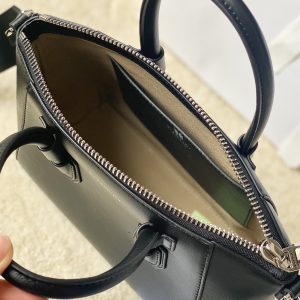 Gienvchy Antigona Sport -22*5*18CM - Image 9