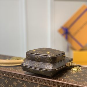 Louis Vuitton Utility Phone Pocket – 16*19*6CM - Image 4