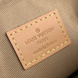 Louis Vuitton Utility Phone Pocket – 16*19*6CM - Image 6