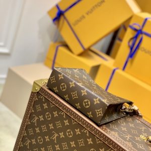 Louis Vuitton M47546 Toiletry Handbags- 26-19.0×15.0x6CM - Image 2