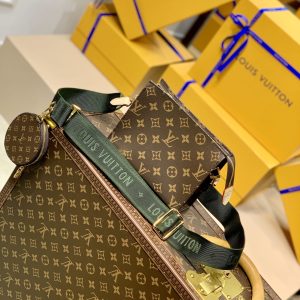 Louis Vuitton M47546 Toiletry Handbags- 26-19.0×15.0x6CM - Image 1