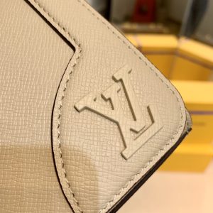 LV New Flap-M30807-28.3 x 18.3 x 4.3CM - Image 4