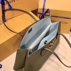 Louis Vuitton Lockme Handbags M57345-42*28*15CM - Image 4