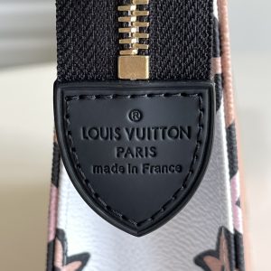Louis Vuitton Wild at Heart Toiletry Pouch 26-26*20*5CM - Image 6