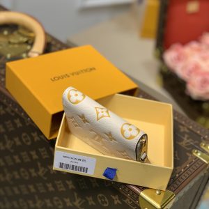 Louis Vuitton By The Pool Zippy Wallet-11*8.5*12CM - Image 6