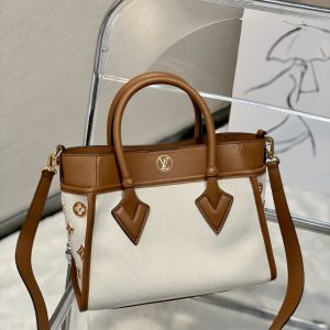 Louis Vuitton On My Side Tote Bag-25*20*12CM - Image 3