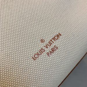 Louis Vuitton On My Side Tote Bag-25*20*12CM - Image 8