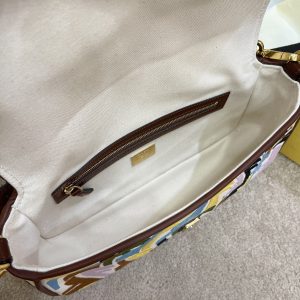 Fendi Medium Baguette Bag-26x15x4CM - Image 7