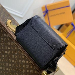 Louis Vuitton New Flap Bag-M30807-28.3 x 18.3 x 4.3CM - Image 4