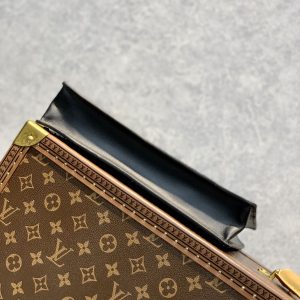 Louis Vuitton Standing Pouch-21*27*5CM - Image 5