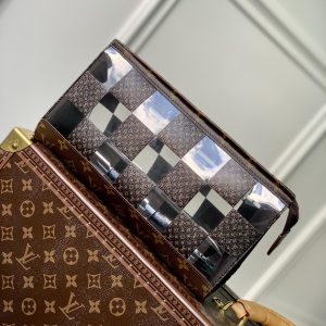 Louis Vuitton Standing Pouch-25*15*9CM - Image 3
