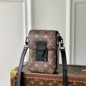 Louis Vuitton S-Lock Vertical Wearable Handbag-12*19*7CM - Image 2