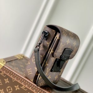 Louis Vuitton S-Lock Vertical Wearable Handbag-12*19*7CM - Image 1