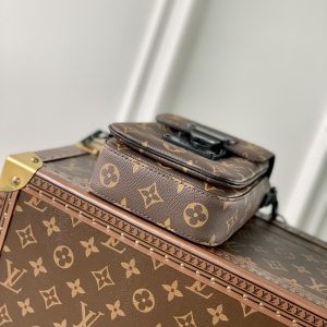 Louis Vuitton S-Lock Vertical Wearable Handbag-12*19*7CM - Image 3