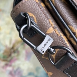 Louis Vuitton S-Lock Vertical Wearable Handbag-12*19*7CM - Image 8