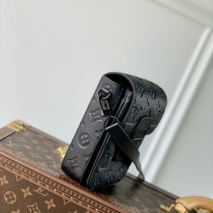 Louis Vuitton S-Lock Vertical Wearable Handbag-12*19*7CM - Image 3