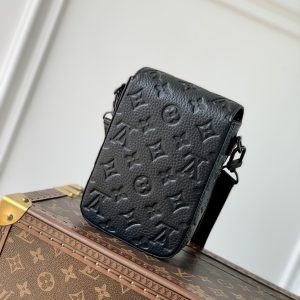 Louis Vuitton S-Lock Vertical Wearable Handbag-12*19*7CM - Image 2