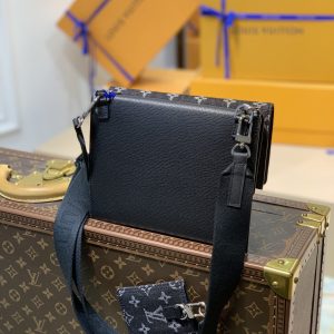 Louis Vuitton Trio Handbags- M81013-22*17*1CM - Image 2