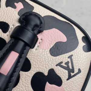 Louis Vuitton Cosmetic Bag-20*13.5*12CM - Image 7