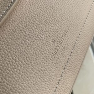 Louis Vuitton Lockme Ever 23x17x10CM - Image 6