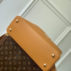 Louis Vuitton Capucines Bag-31.5*20*11CM - Image 2