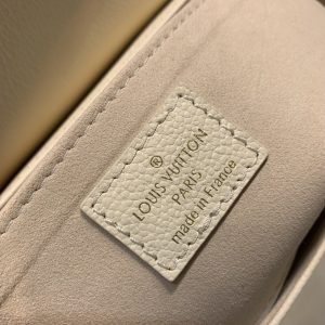 Louis Vuitton Favorite M46393-24 x 14 x 9CM - Image 8