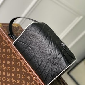Louis Vuitton Cloakroom Dopp Kit Pouch-15 x 24 x 15CM - Image 4