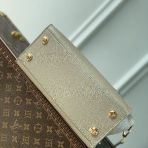 Louis Vuitton On My Side Tote Bag-25*20*12CM - Image 4